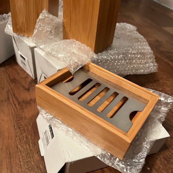 Bathroom set - Picture 7 of 7